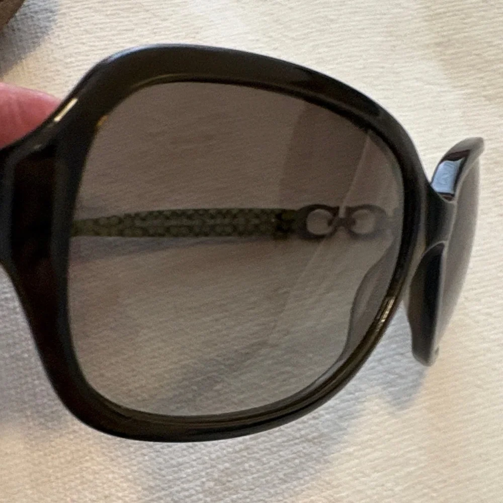 Coach Tortoise ‘Kissing C’ Women's Sunglasses. NWOT w/ case - Picture 5 of 6